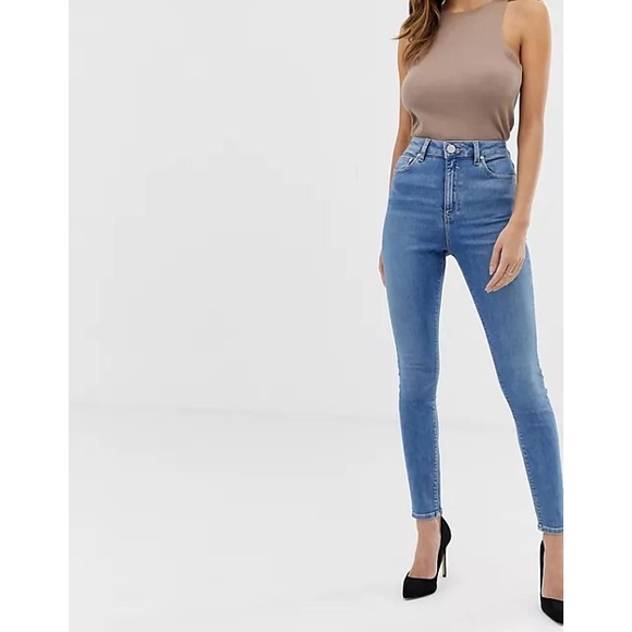 Ridley High Waist Skinny Jeans in Pretty Mid Wash Blue - Picture 2 of 8